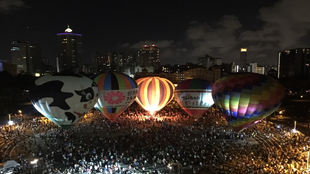 臺灣國際熱氣球嘉年華 首場光雕音樂會10日熱鬧登場