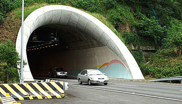 106年6月15日雪隧科技執法系統正式啟用，有利提升行車「安全」與「效率」