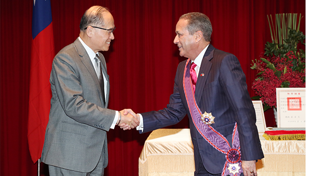 外交部颁「特种大绶景星勋章」予多明尼加议长巴雷德 | 文章内置图片