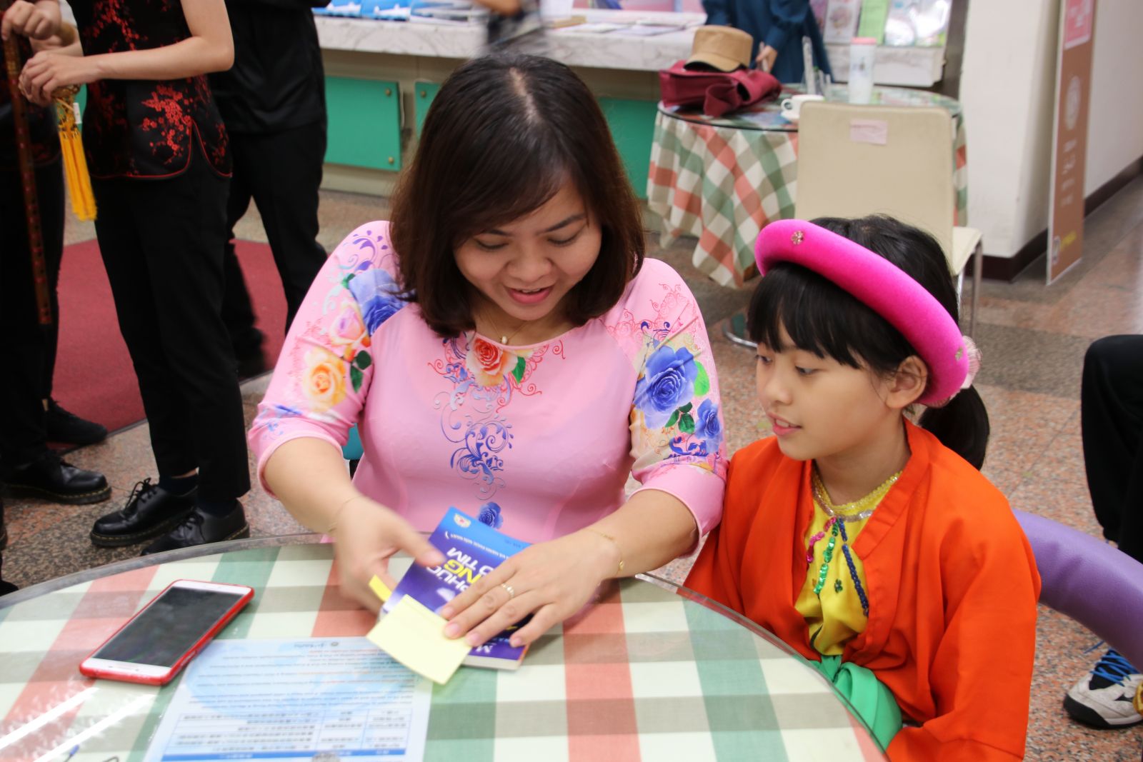 內政部移民署東南亞「多元文化圖書專區」揭幕 | 文章內置圖片