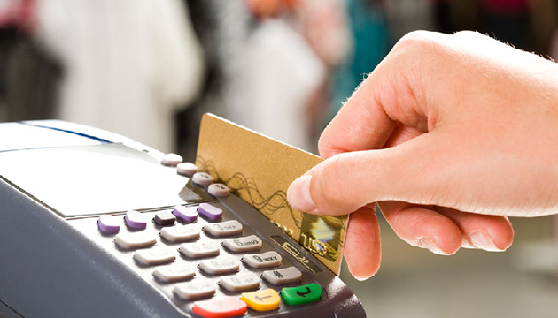 消費者持卡消費時，營業人應於統一發票備註欄載明信用卡號末4碼