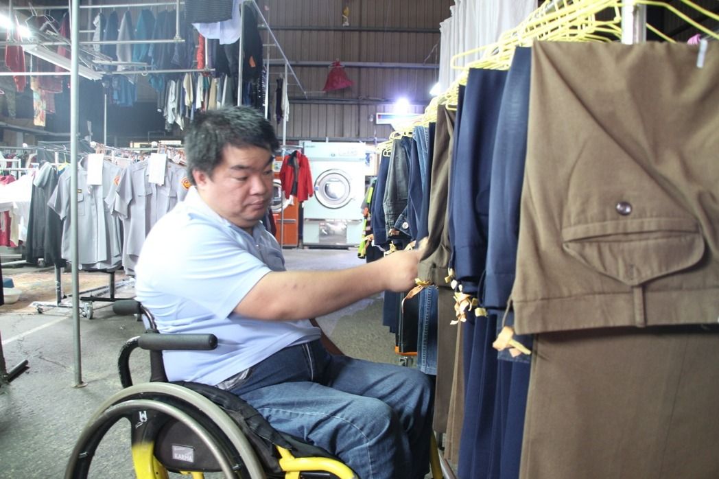 癱瘓輪椅伴終生 葉佳杰奮鬥擔「大掌櫃」 | 文章內置圖片