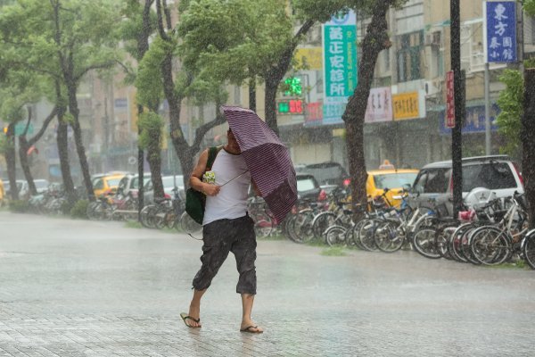 勞動部提醒雇主規範 颱風期間可不出勤