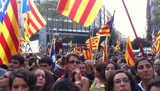 加泰独立遭百万民众游行反对 「西班牙万岁」