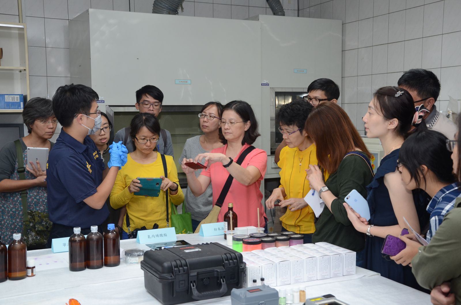 反毒新利器-拉曼光譜儀 化學老師都說「讚!」 -嘉南地區高中化學教師參訪臺南市政府警察局 | 文章內置圖片
