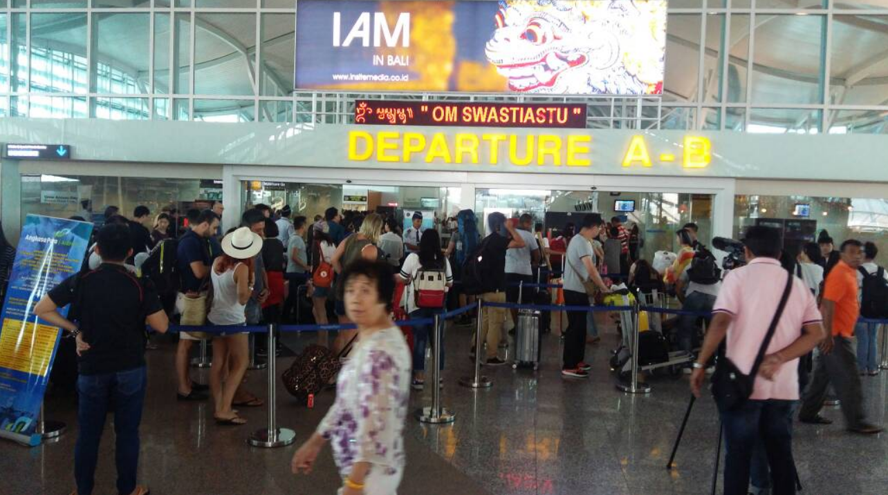 火山煙灰方向改變 峇里島國際機場昨重啟  | 文章內置圖片