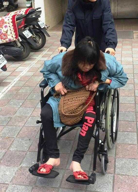 警方破獲販毒集團 藥腳病坐輪椅仍要買毒 | 文章內置圖片