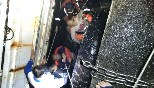 八斗港區歲末夜未平 海巡人員跳水急救援