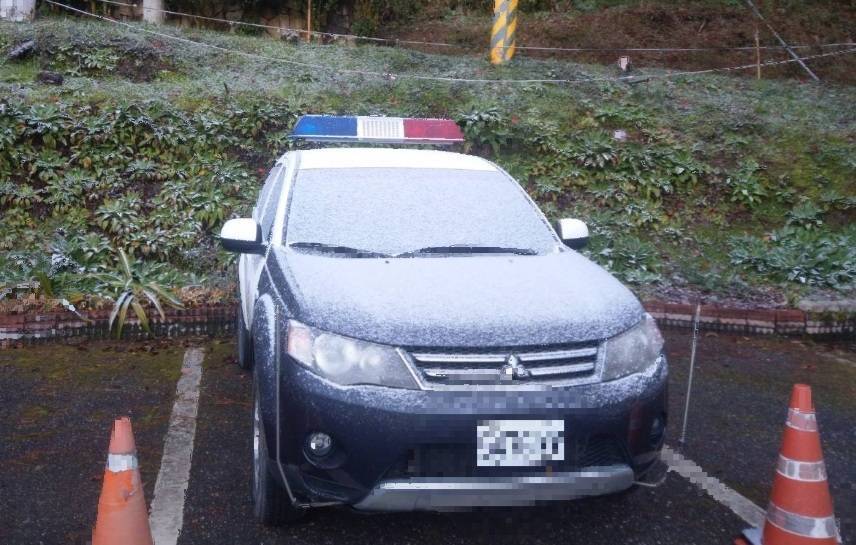 台东向阳派出所飘雪 警员兴奋纪录画面 | 文章内置图片