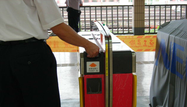 臺鐵車票自107年起自動閘門出站不再收回車票