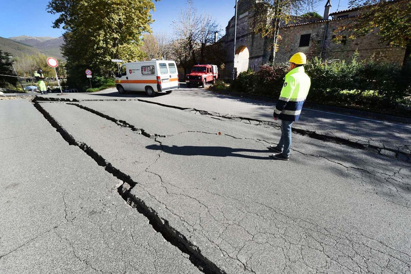 地震来时找黄金三角? 消防署:错!应该这么做 | 文章内置图片