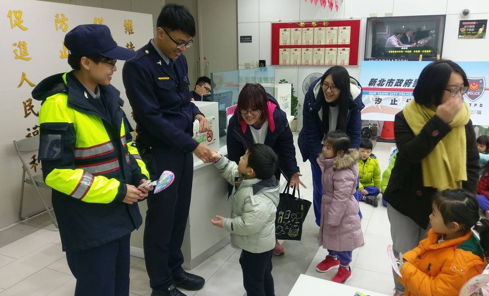 幼稚園感恩月活動  向警察哥哥、姐姐大聲說「謝謝」!  | 文章內置圖片