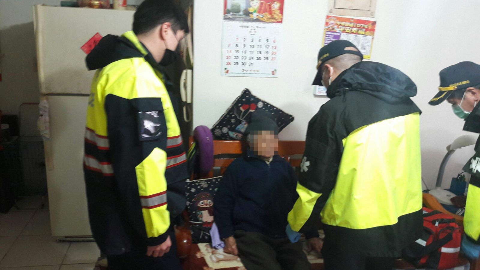 87歲獨居老婦無力攤坐家中  汐止警急救援幫送醫