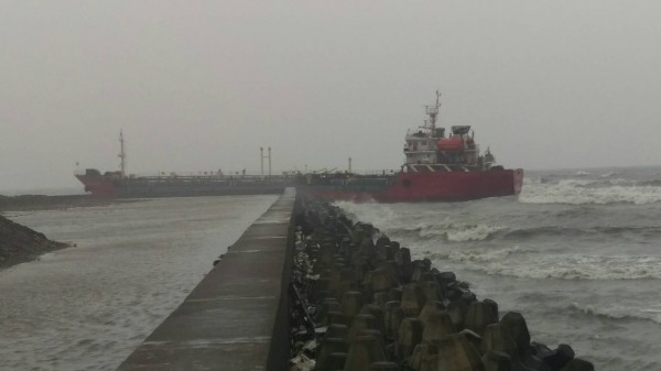 污染60艘渔船  搁浅19天巴拿马油轮终脱困