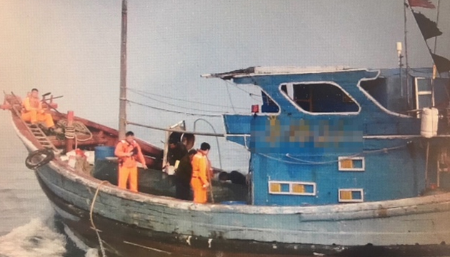 陸船7人越界捕撈250公斤漁獲 台中海巡依法取締押回