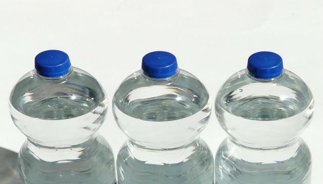 查獲違規回收塑膠空瓶重新充填再製包裝水販售案件說明 | 文章內置圖片
