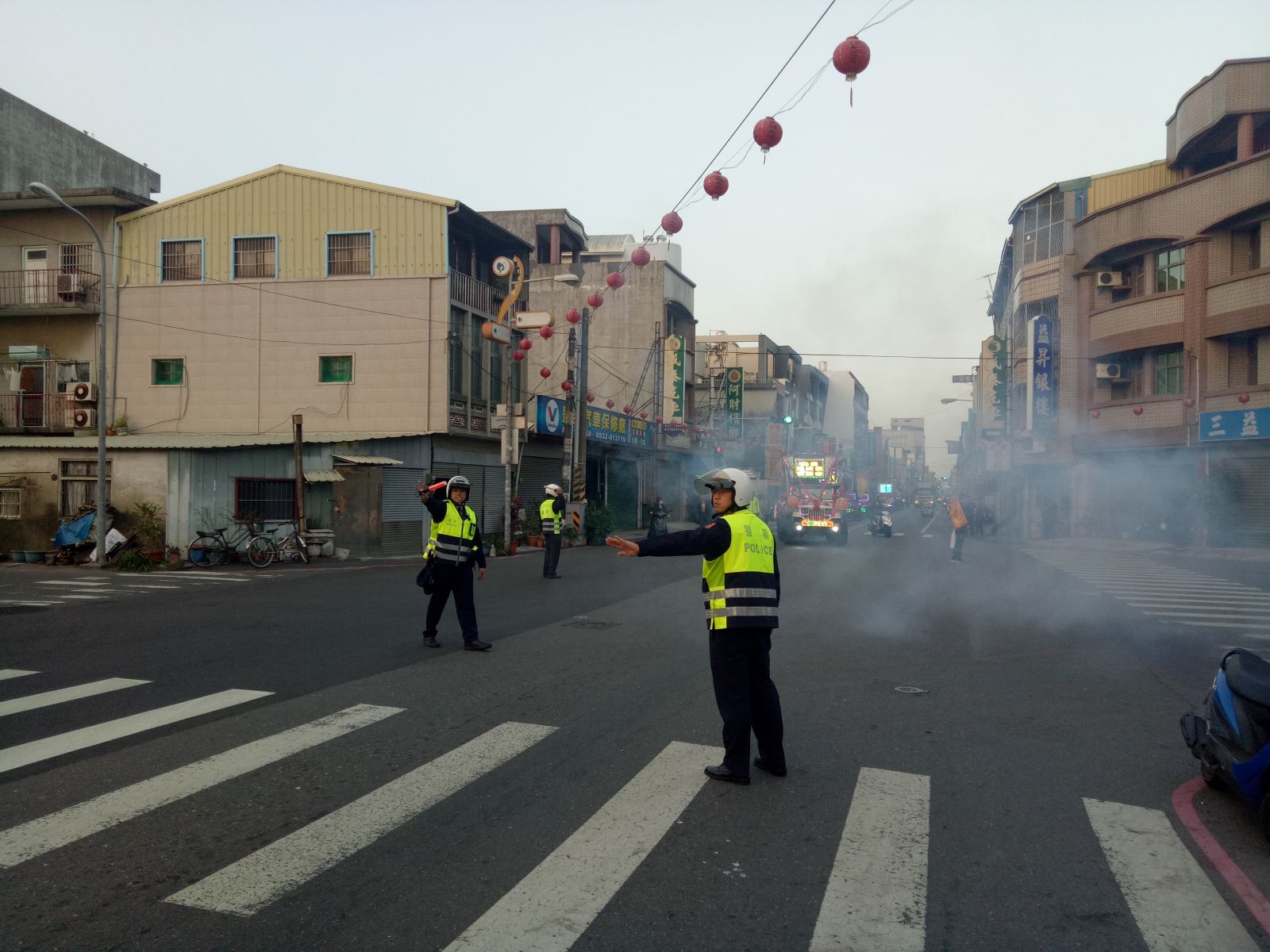 麻豆香-五府千岁出巡遶境 警佈快打部队防脱序 | 文章内置图片