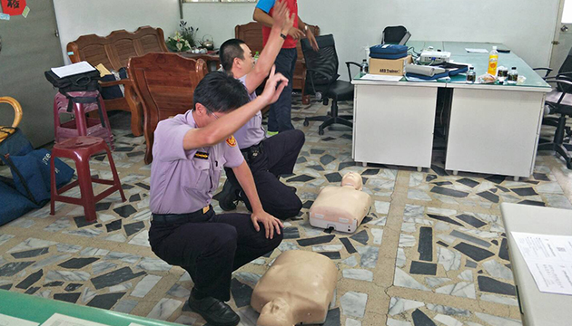 警民共同学习CPR、AED，以备不时之需 