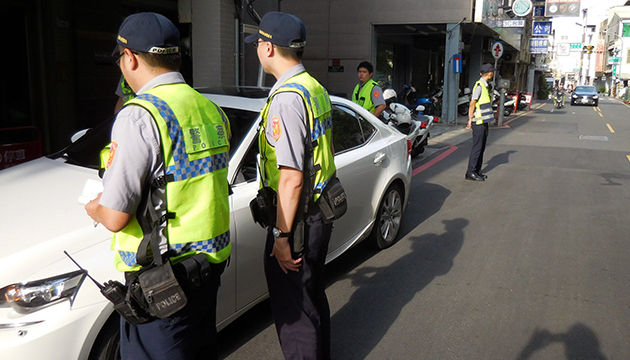 台南警維護用路人權益 確保行的安全