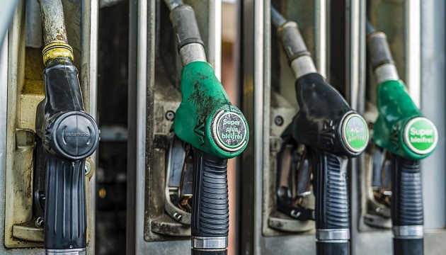 國內汽、柴油價格今日起分別調漲0.3及0.4元