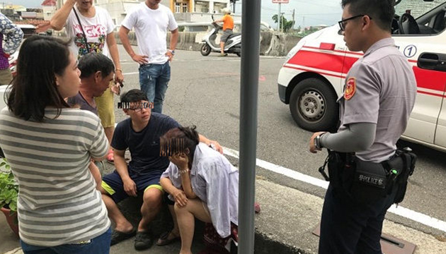 疑天氣過熱女突頭暈倒地 警迅速抵達助送醫