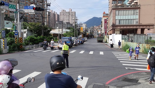 開學了!淡水警啟動護童專案 學童安心家長放心 | 文章內置圖片