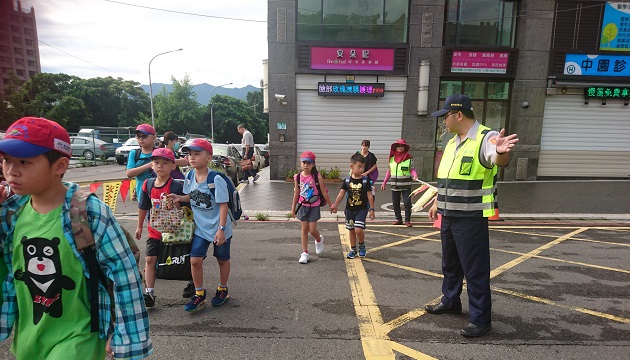 開學了 三峽警分局全員動起來，維護學童的安全 | 文章內置圖片
