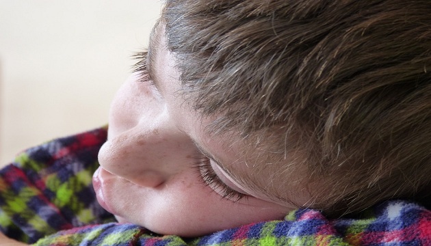 孩子睡眠不足 近視風險增9倍