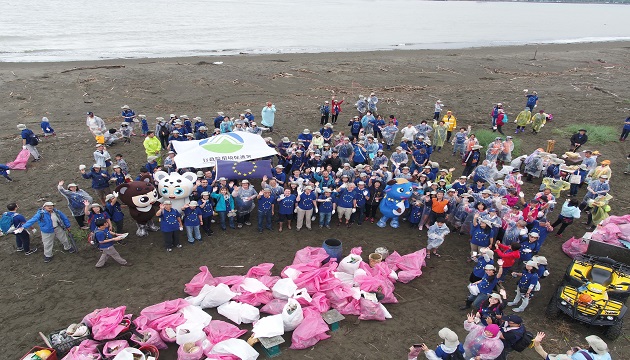 「對抗塑膠污染、健康海洋無國界」歐洲經貿辦事處與環保署攜手淨灘