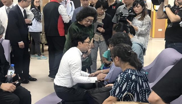 教育部葉部長、范政務次長慰問 1021普悠瑪事件傷亡師生