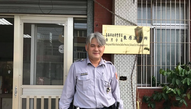 民眾車輛受困山路 員警緊急協助救援