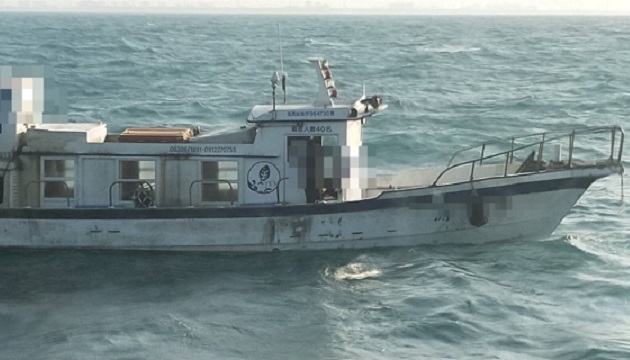 漁船失去動力 台中海巡艇戒護解危
