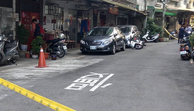 員警巡邏盤查闖紅燈車輛，查獲失竊汽車及毒品通緝