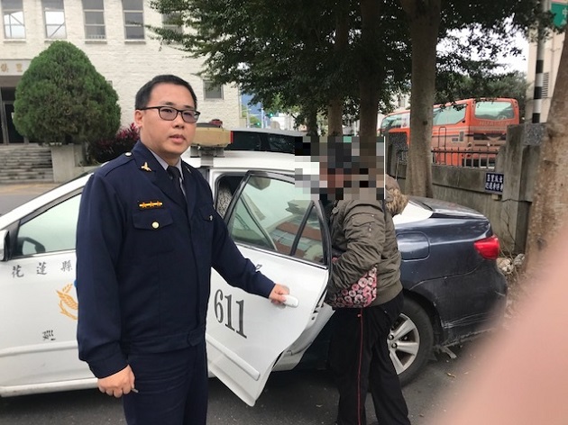 暖警相助病婦 慷慨解囊助母子返家 | 文章內置圖片