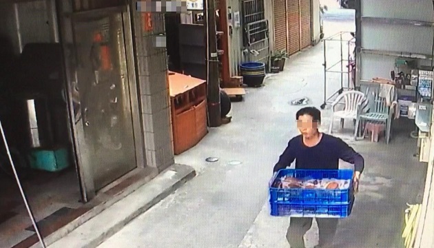 抢手乌金 连贼儿也挡不住诱惑 茄萣警花不到一天逮人