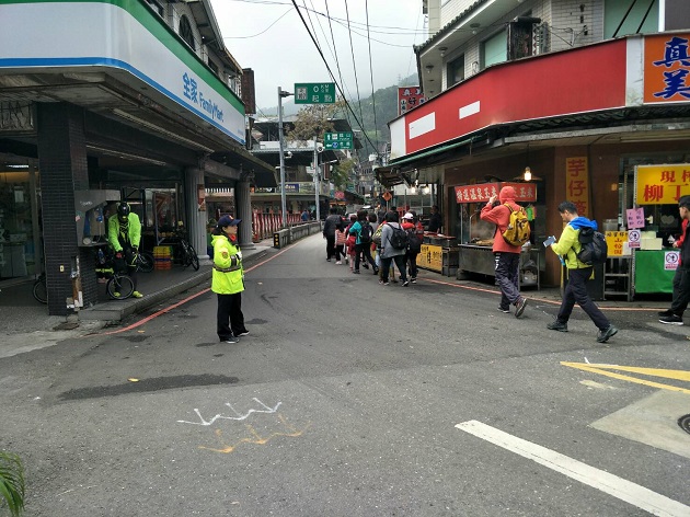 新店警因應冬日泡湯潮來襲 加強烏來溫泉區交通疏導 | 文章內置圖片