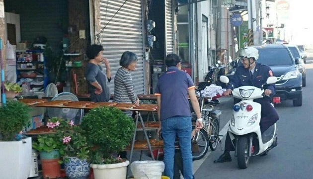 乌鱼来报到 砂崙暖警走入社区加强护鱼