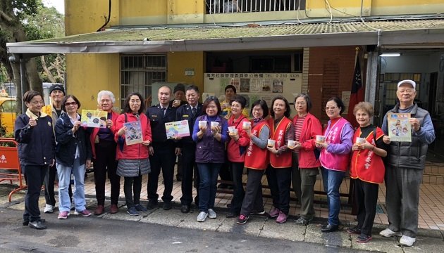 节气小寒迎腊八，万芳赠粥添暖意！