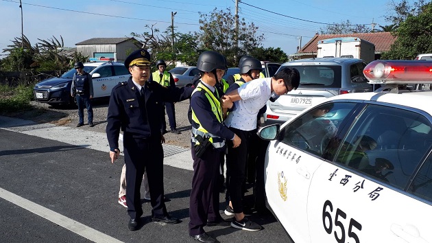 拦截围捕防抢太逼真 民众惊唿还好是假的 | 文章内置图片