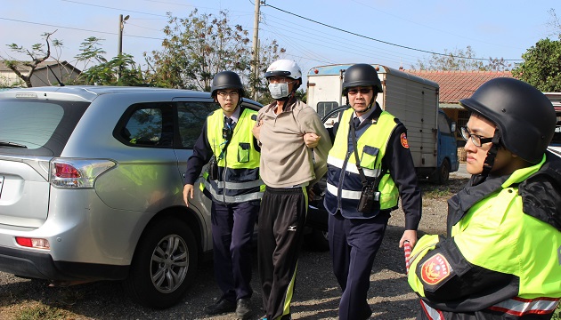 拦截围捕防抢太逼真 民众惊唿还好是假的