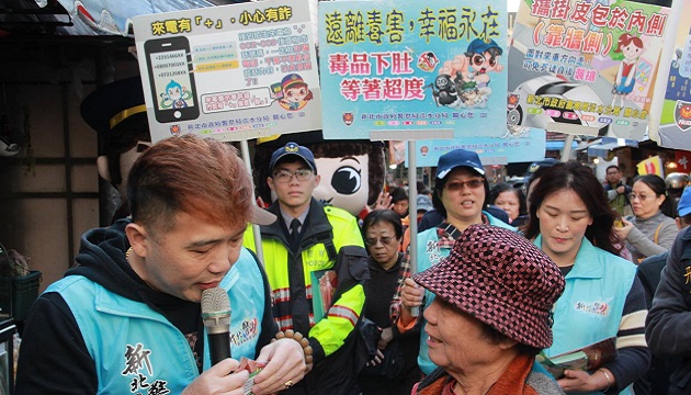 农历年节将近 淡水警传统市场预防犯罪宣导 | 文章内置图片