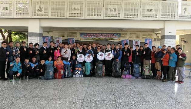 走向山野 發揮團隊精神~首辦大專校安種子人員登山寒假培訓