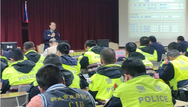 芦洲警加强重要节日安全维护工作起跑首日，扫荡不法维护治安决心