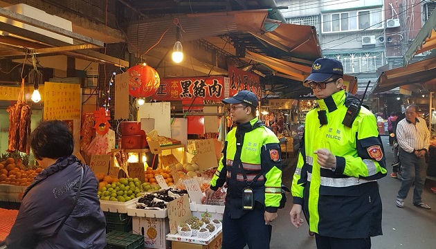 新年辦年貨實施交通管制疏導 土城警用心守護用路人 | 文章內置圖片