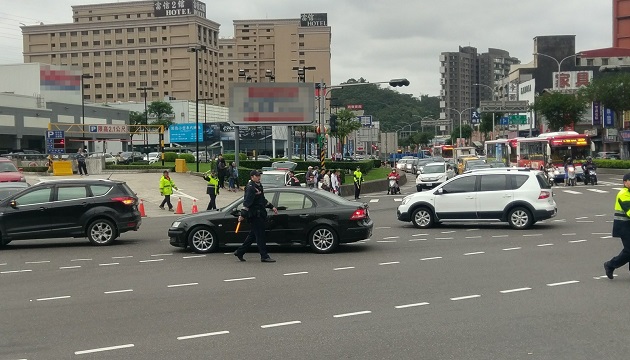 農曆春節連假前  汐止警加強賣場及重要路口交疏