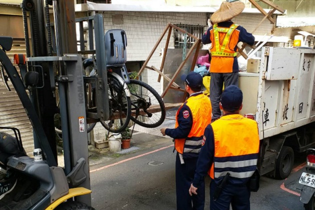 結合警、民力執行「清道專案」，永和分局年節前清除路障，確保人、車安全順暢 | 文章內置圖片