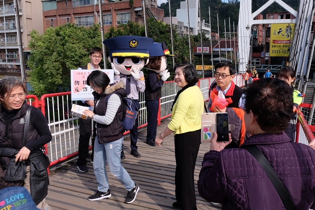 新店警春安宣导 大头警娃率队出巡 | 文章内置图片