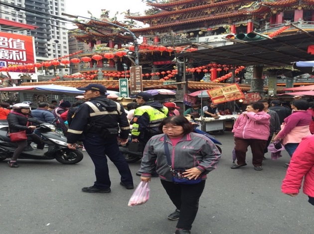 年貨大街傳統市場交通管制疏導措施 蘆洲警方超用心 | 文章內置圖片