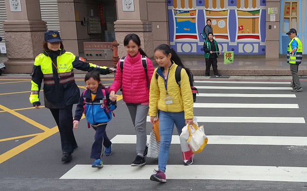 开学日守护笑容 芦洲警启动护童勤务 | 文章内置图片