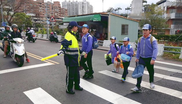 假期結束!淡水警校園護童  學生安心家長放心